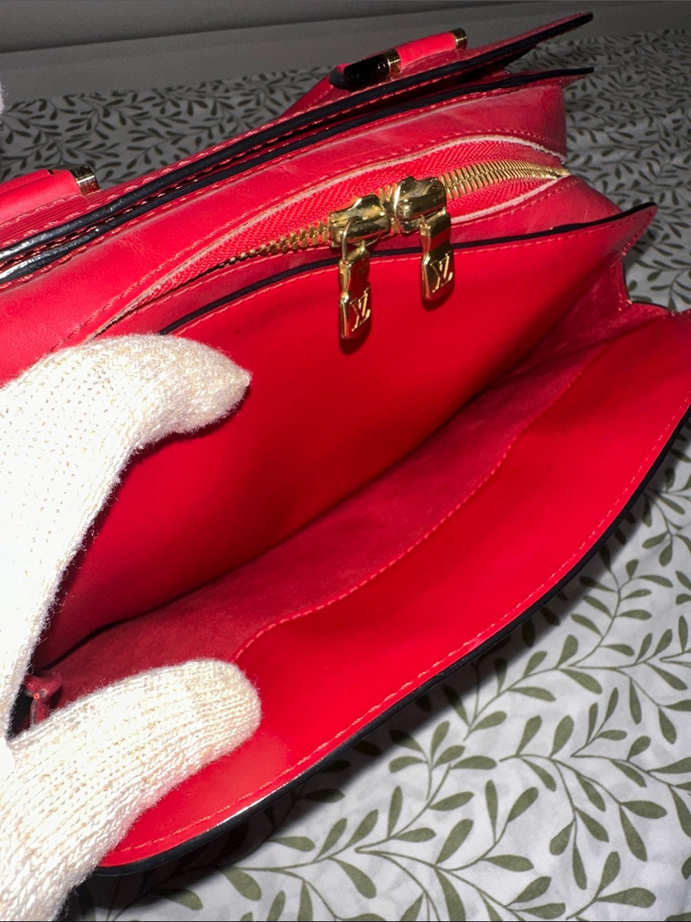 Louis Vuitton Epi Pont Neuf Handbag - Picture 11 of 15